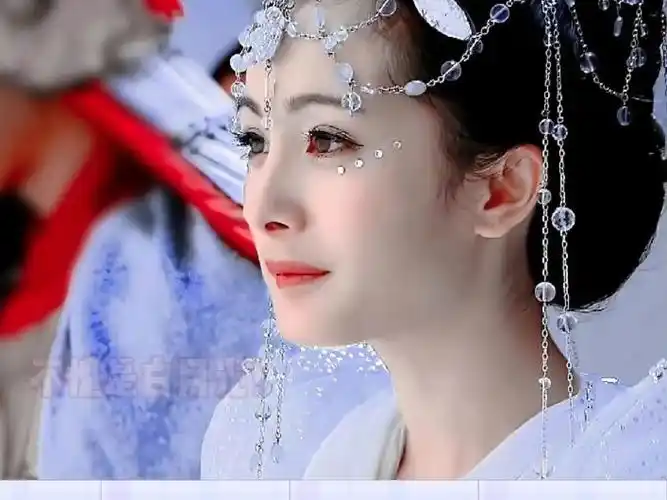 杨幂珠光旗袍造型梦回夕瑶!姐姐的美貌一直在线!