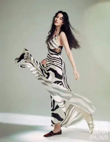 王一出镜《瑞丽伊人风尚》四月刊时尚大片 _模闻星事_资讯_模特中国