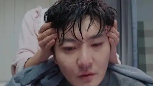 b>郭京飞 /b>录节目眼袋突然蹦开,节目录一半离去,根本原因令人爆笑