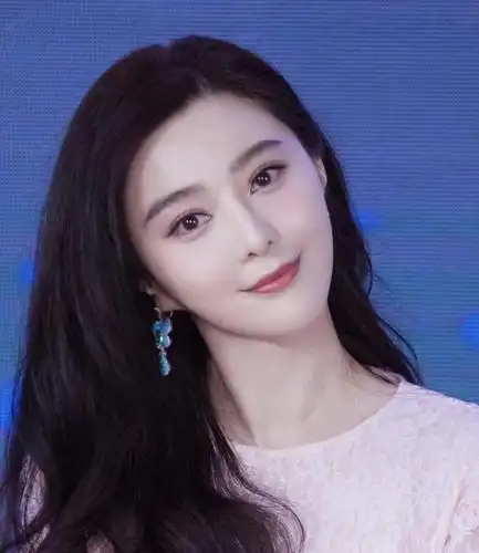 38岁范冰冰高调强势回归,脏辫造型太惊艳,回归巅峰女王气场