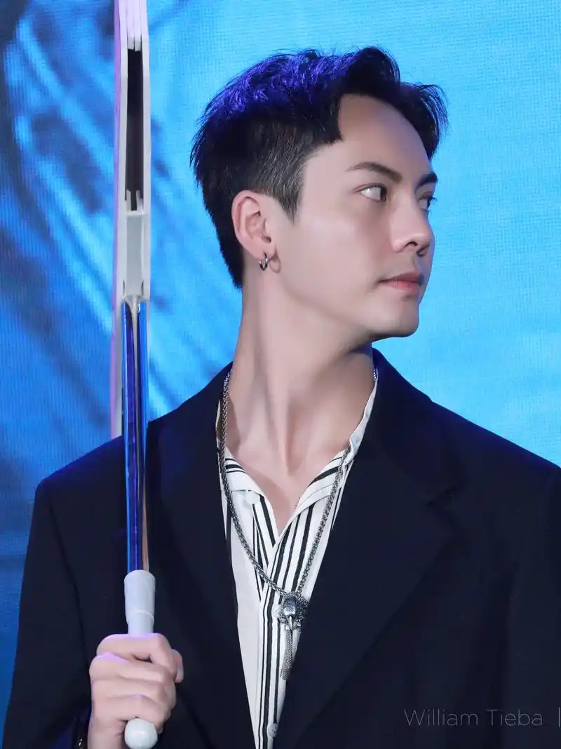 陈伟霆电影《战神纪》 今天也是侧脸杀 距离4月28越来近了,大家的电影