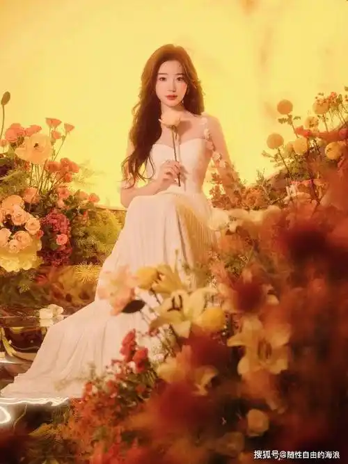 毛晓彤36岁生日照落日下的神明少女美轮美奂