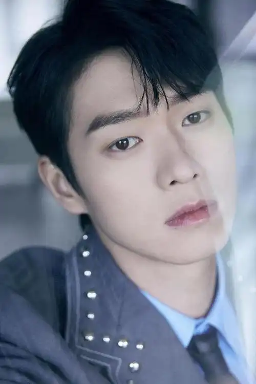 魏大勋超帅西装照,气质男神格外有型