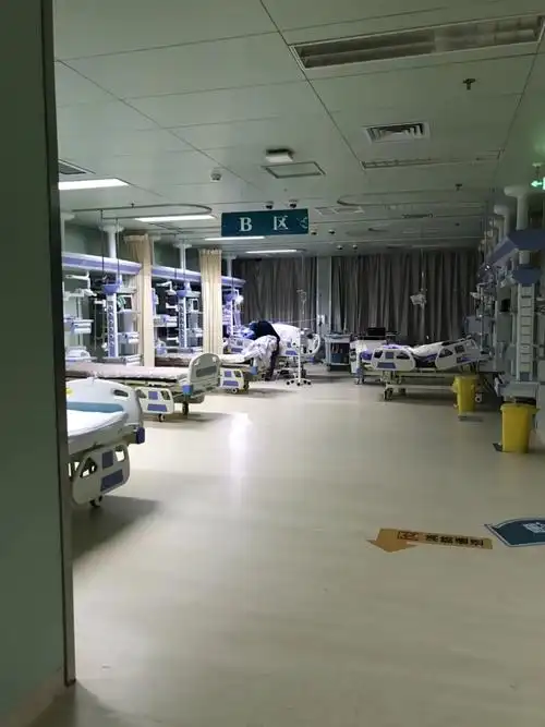 鹤壁市人民医院甲状腺乳腺外科完成我市首例乳腺癌改良根治术同期腹直