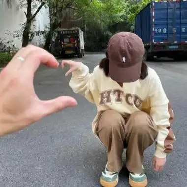 情侣比心手势情侣头像图片大全