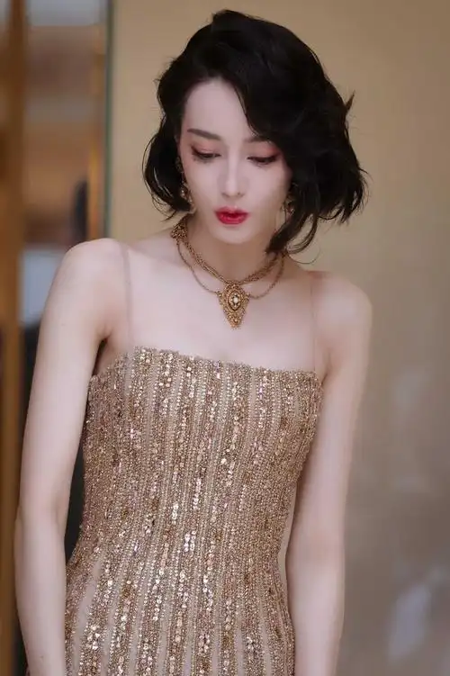 迪丽热巴美照也翻车网友变态级放大图热巴毛发旺盛上热搜