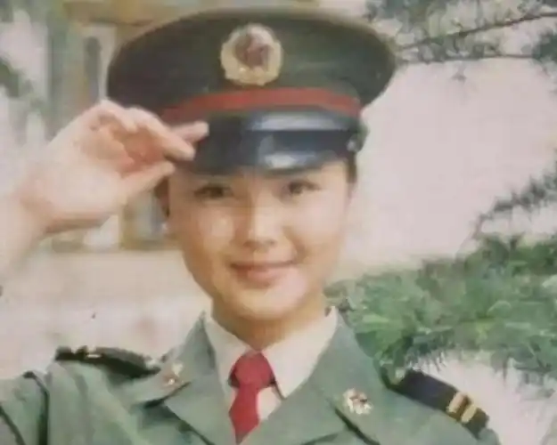 韩红18岁照片流出曾是大学校花网友直言当之无愧