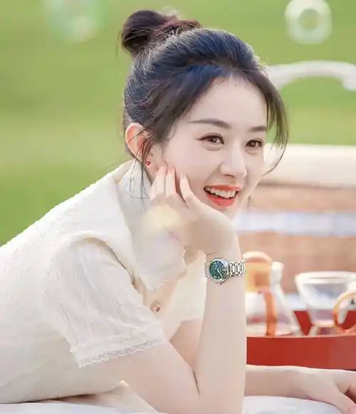 好美一张小脸,气质女神容颜仙美,甜美可爱的赵丽颖