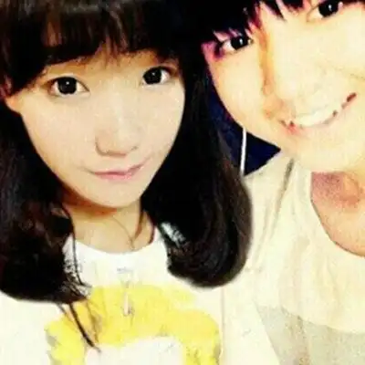 王俊凯和李佳宁的吻照