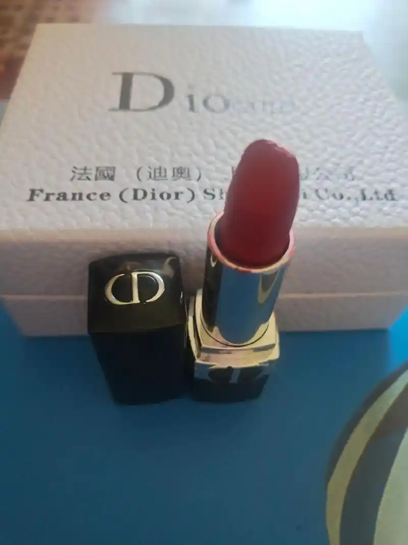 兰蔻196 #新年第一支口红#礼物和爱都不要伸手去要