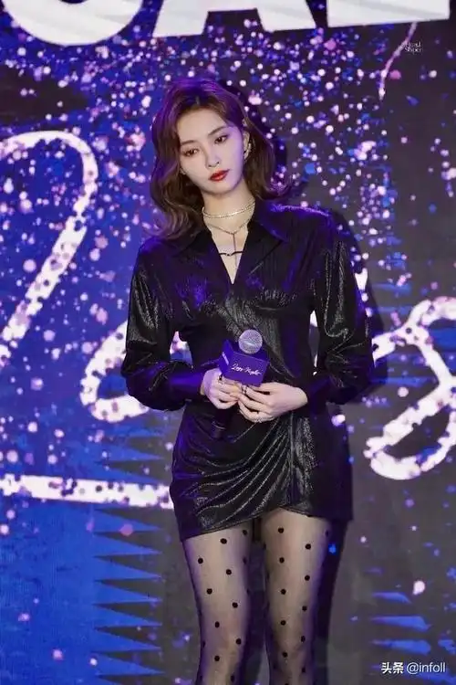 许佳琪红毯大秀黑丝袜大长腿