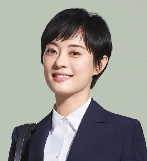 孙俪罕带儿女出席活动!搂怀里防跟拍显霸气,等等身高到妈妈肩膀