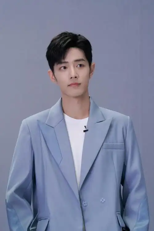 肖战蓝色西装造型清爽帅气