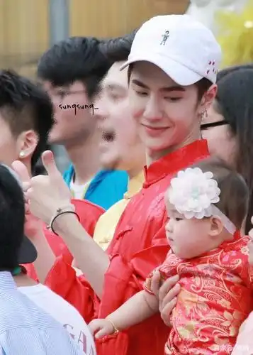 王一博真的好喜欢小孩子啊!不知不觉是甜甜,小合集