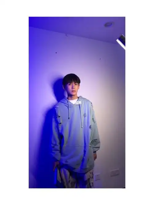 壁纸分享余庆伟