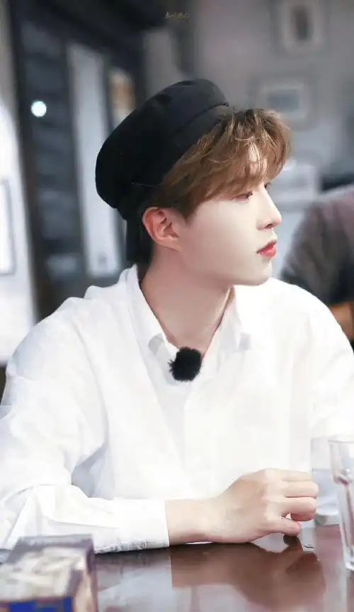 范丞丞#侧颜鲨,你喜欢哪个角度呢"跌倒了也没关系,一定要站起来继续