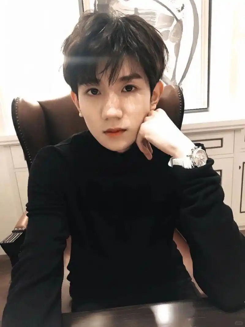 在日常生活中,我总能发现一些小宝藏,而王源就是我心中的那个宝藏