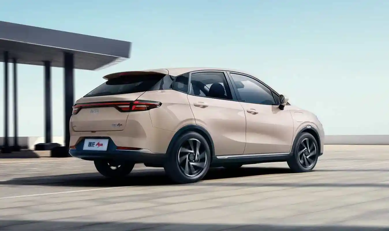 主打五座大空间 哪吒aya上市售价7.38万元起_车市动态_汽车_中金在线