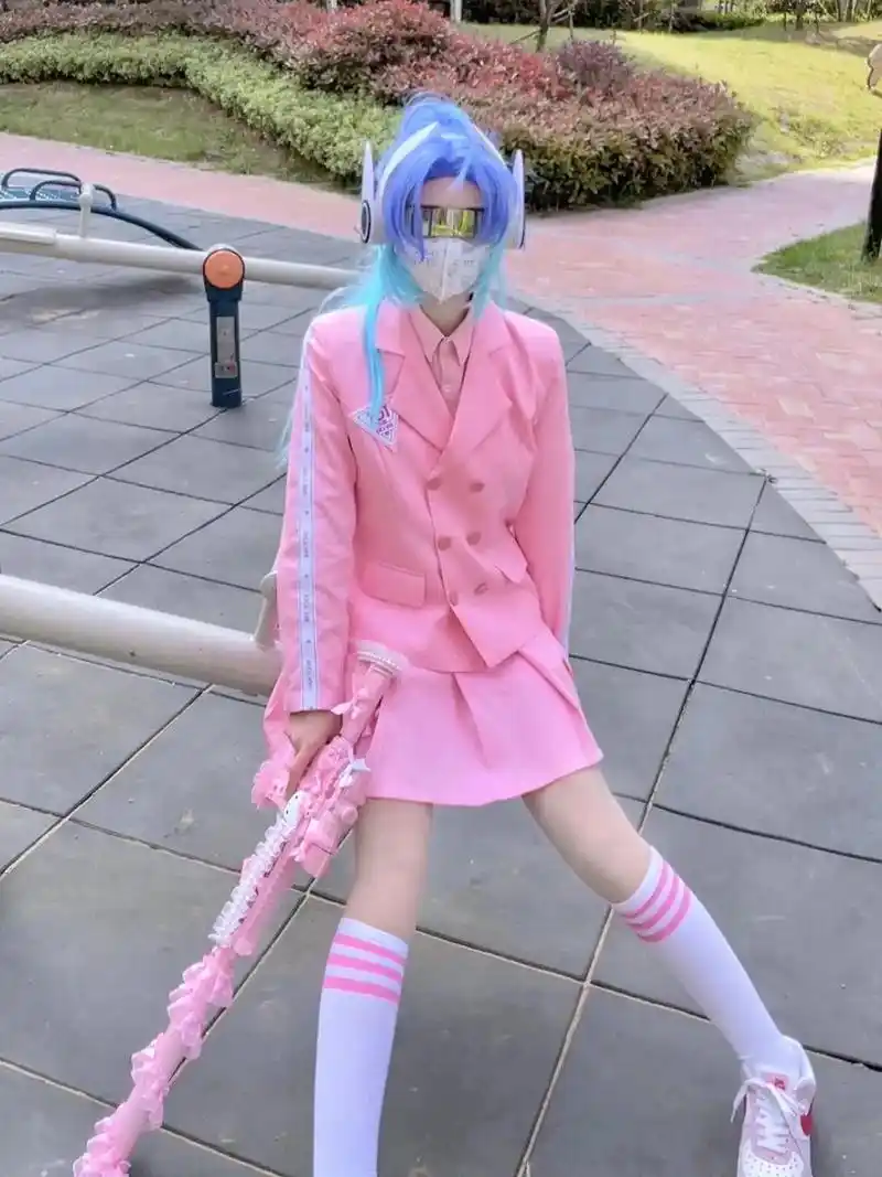 拜托 穿火箭少女玩翘翘板超酷的好嘛#cos #火箭少女101 - 抖音