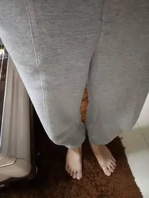 都不到十分钟膝盖就鼓包了,没办法穿出门,有史以来见过质量最差的裤子