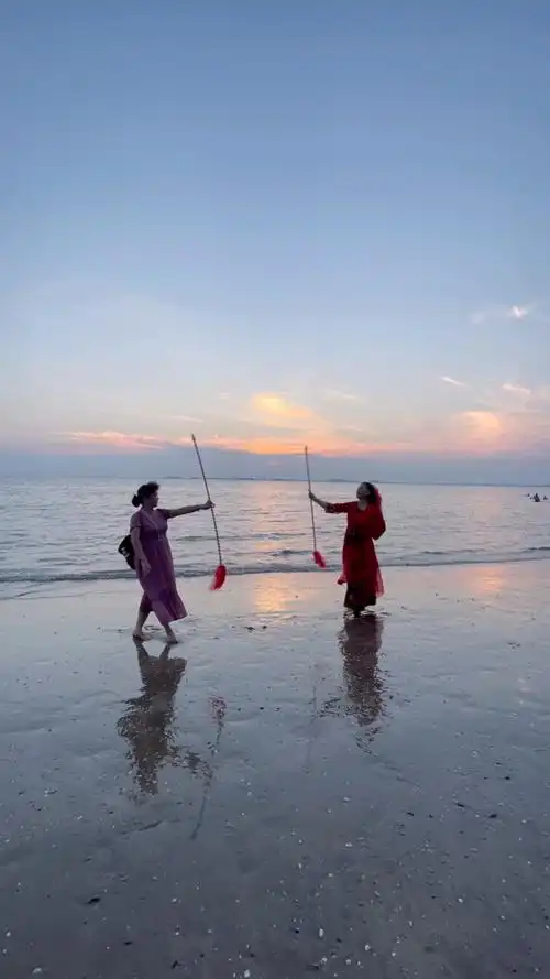 渔家姑娘在海边😬