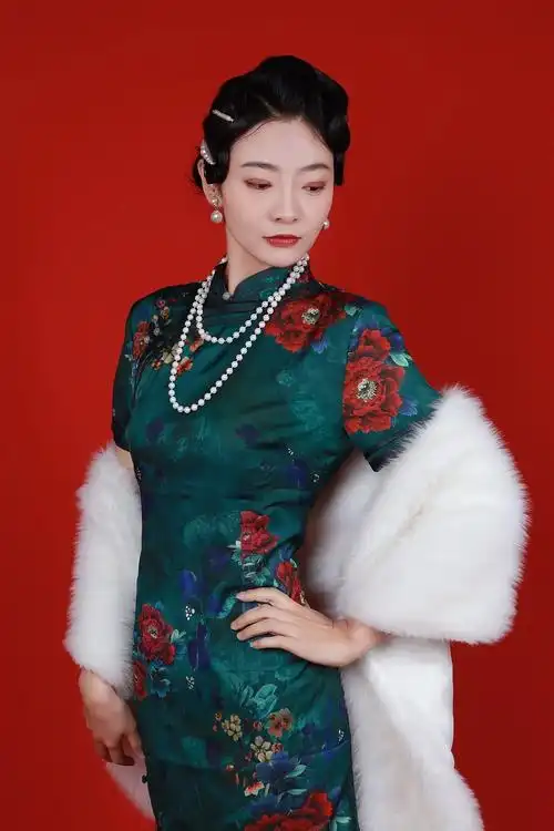 误入眉眼 可叹惊鸿.古风的极致清冷 民国的风情妩媚#横店汉服 - 抖音