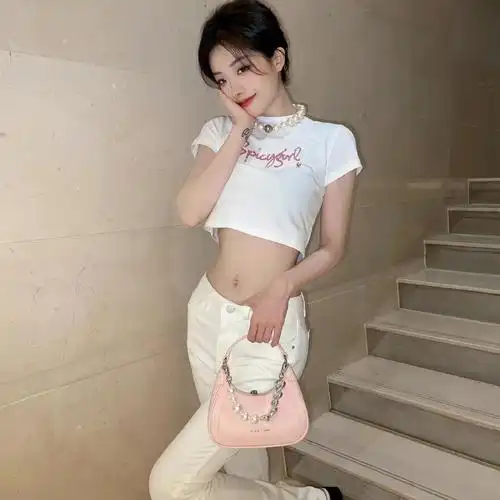 喻言更新啊啊啊老婆这腰是真实存在吗