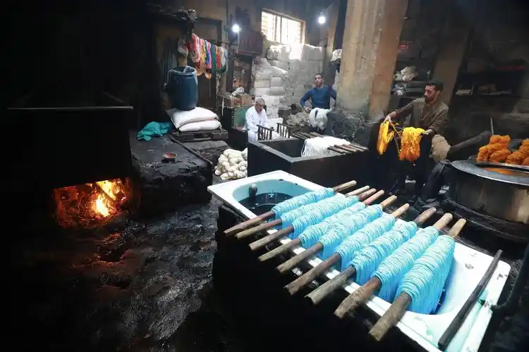 埃及的传统纱线染坊_萨拉马