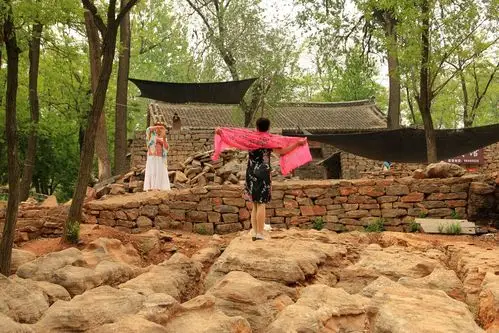 网友走进河南洛阳嵩县神奇的石头部落