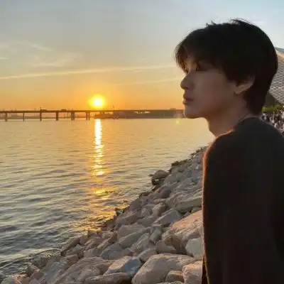 ins文艺范小清新男头不好好走路_男生头像_我要个性网