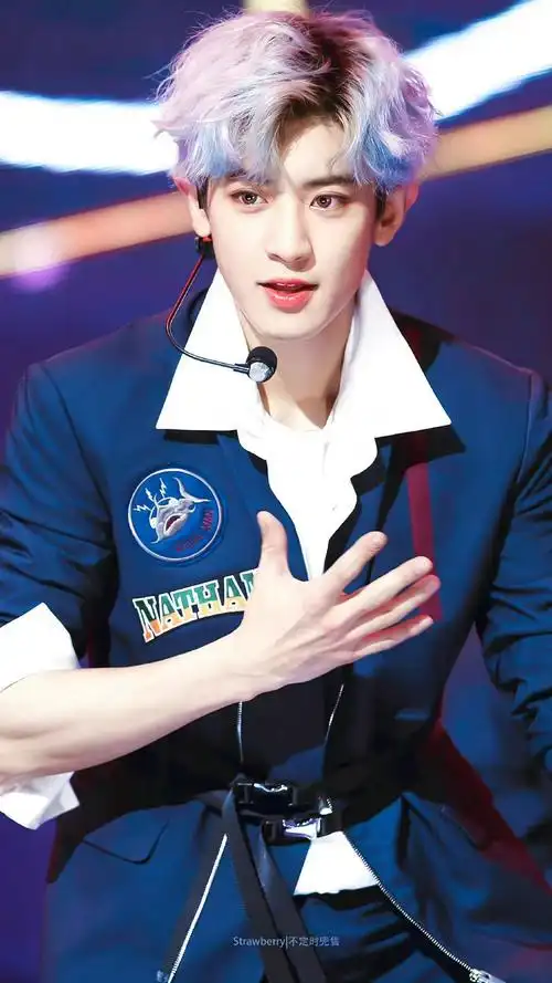 朴灿烈的银发侧剃以及power.