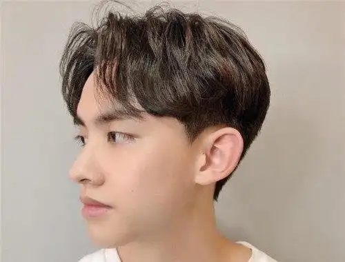 额头高的男性喜欢什么发型韩国男明星刘海发型示范
