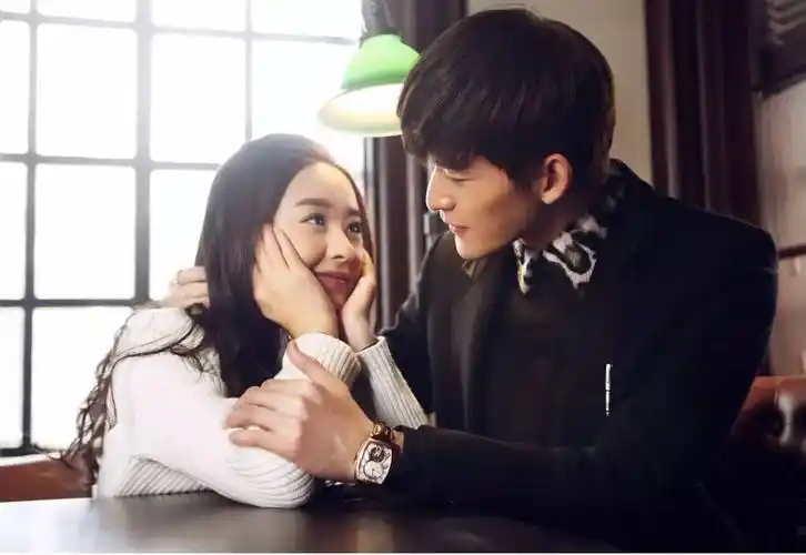 艳福不浅!张翰新恋情被拍,女方是亚洲小姐,颜值不输前两任