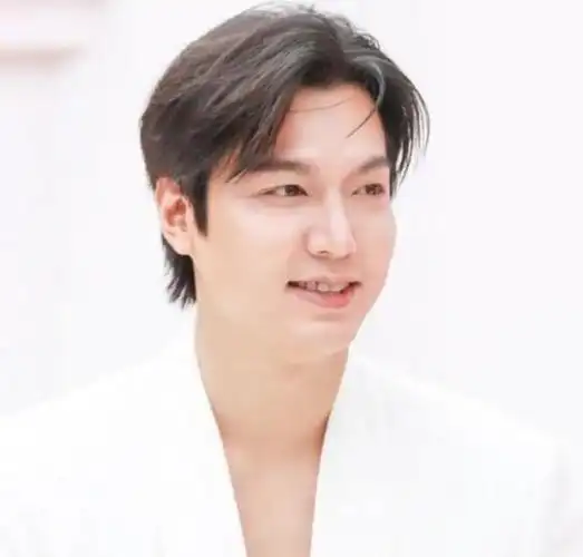 36岁韩国娱乐圈男神李敏镐近照曝光,胖到完全认不出.