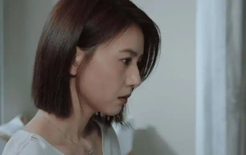 高圆圆新剧口碑爆棚,她不打针不扮美,打了多少中年女演员的脸?