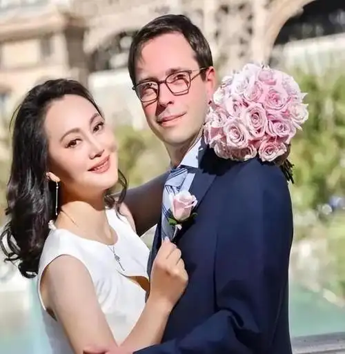 宋佳嫁大21岁老公丈夫患病后提出离婚如今再嫁外国富豪开店