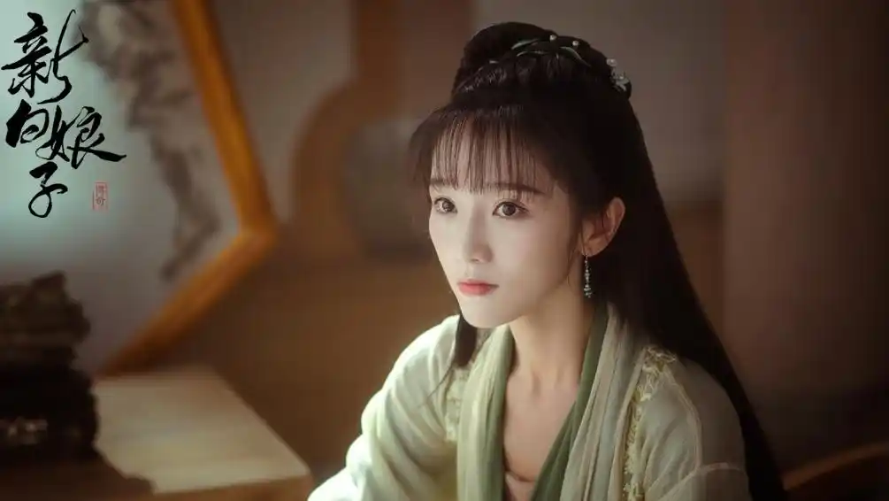 "未成年"青蛇,肖燕饰演的小青尽显"皮孩子"本色,尬撩鞠婧祎饰演的白蛇