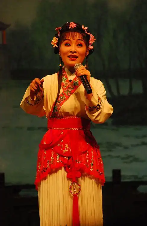 著名越剧演员萧雅来镇献演(剧照)