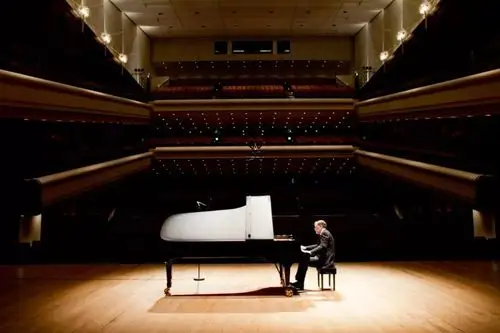 人才辈出的俄罗斯钢琴学派,有年少成名,风光无限的天才,也有需要多年