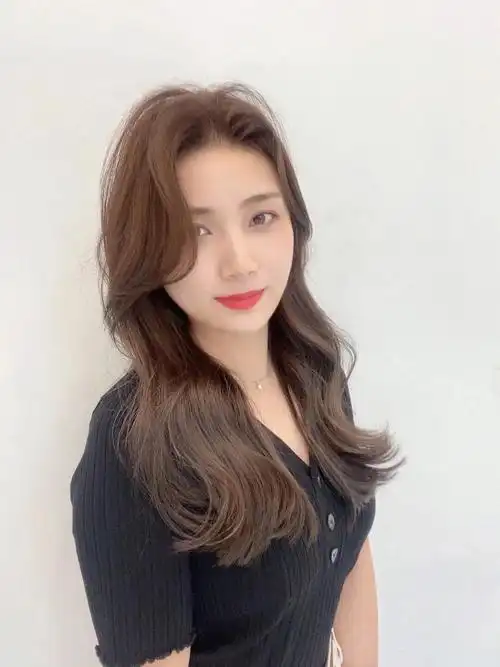 显白发色减龄发型小仙女发色亚麻棕