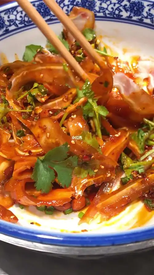 为什么熟食店凉拌菜不用盐因为他们都有秘制酱油有了它谁还会用盐呀