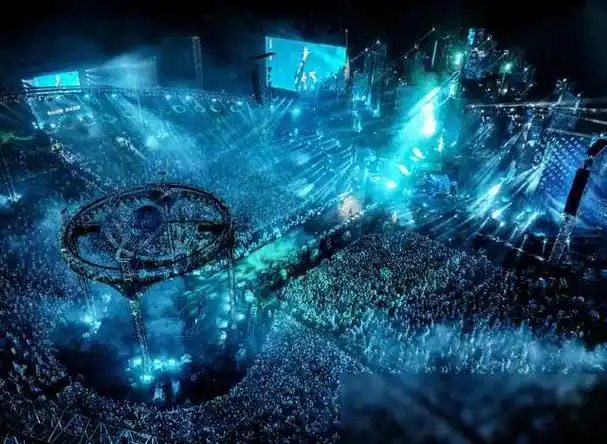 华晨宇火星演唱会燃爆烟台!乐园重启,舞台升级,日出场更震撼