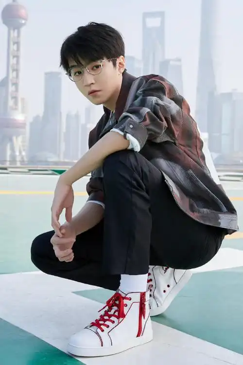 白敬亭超话张艺兴超话肖战超话吴磊超话王鹤棣超话罗云熙超话王俊凯