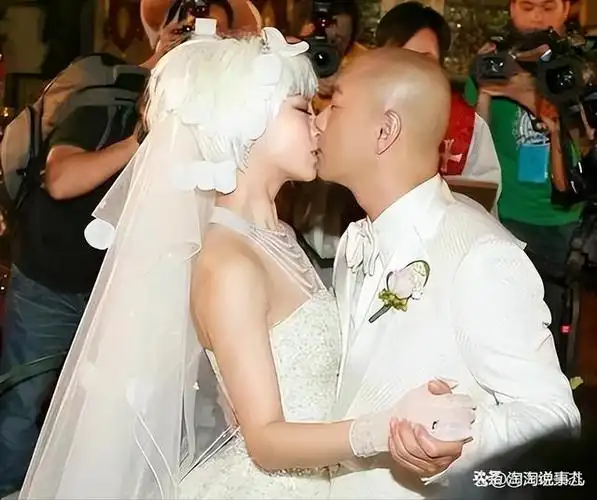 张卫健张茜:穿二手婚纱,3次婚礼,2次流产,如今终于苦尽甘来