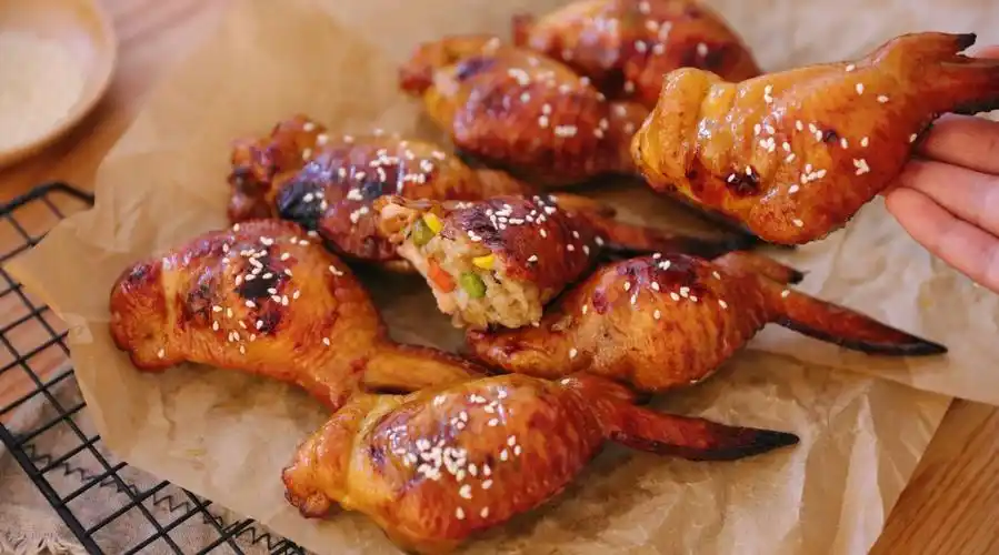 好多人应该都垂涎过鸡翅包饭吧,因为是肉食爱好者的福音