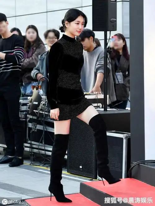 国民初恋裴秀智不是双眼皮眼睛却很大hold长筒靴气质无压力