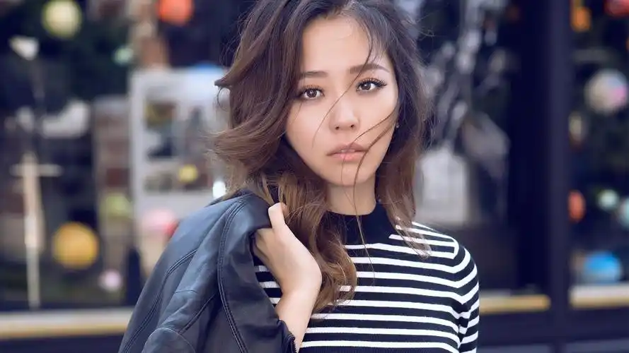 现今华语歌坛你觉得年轻女歌手最具影响力的是谁为什么