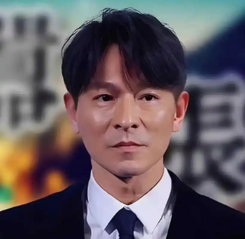 给刘德华换几个发型,你觉得怎么样?这颜值抗打不[观望]