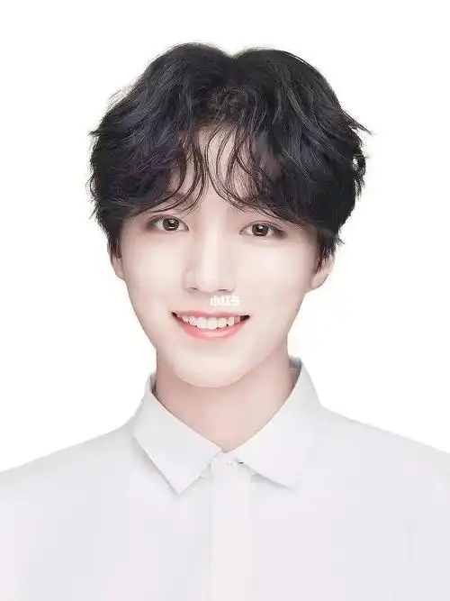 王俊凯艺考证件照