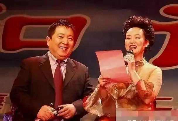 央视主持人孙小梅:嫁小2岁哈佛大学海归,今58岁活成人生赢家